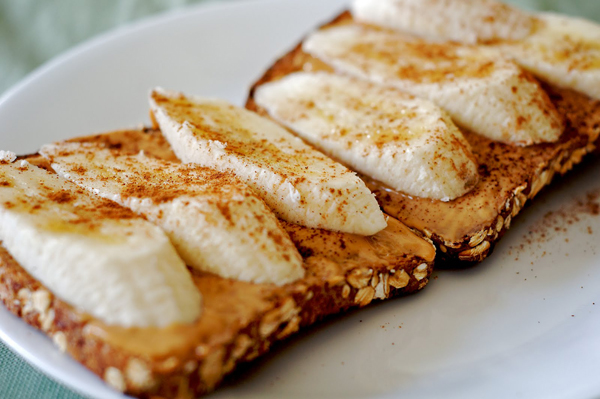 Peanut butter with banana and cinnamon